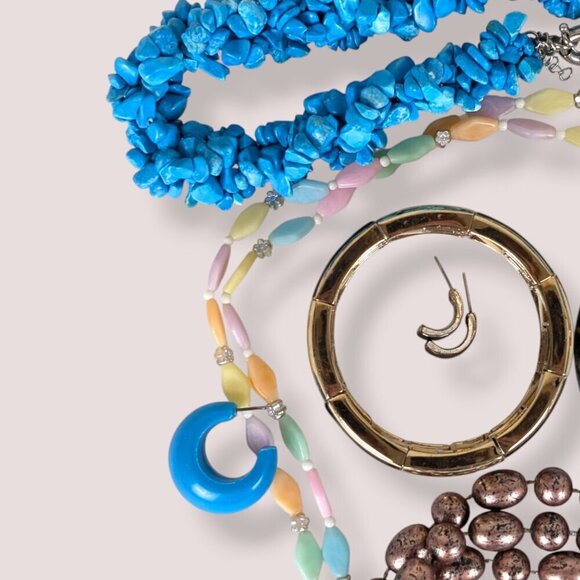 PERRY - Vintage To Now Jewelry Lot - 016 - Picture 2 of 5